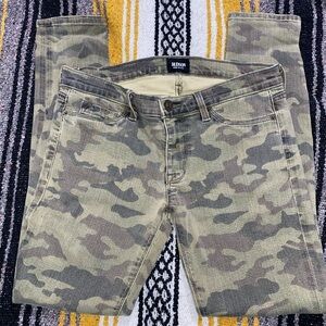 Hudson Jeans in Green Camo size 27 Crop Krista super skinny